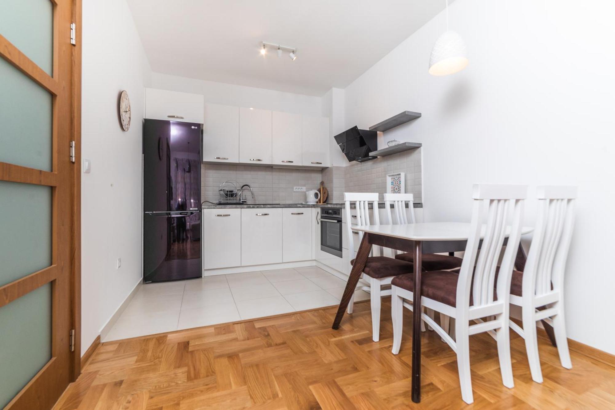 Apartment Modern Spacious Mediterranean New Building 48m2 Flat Free Parking Budva