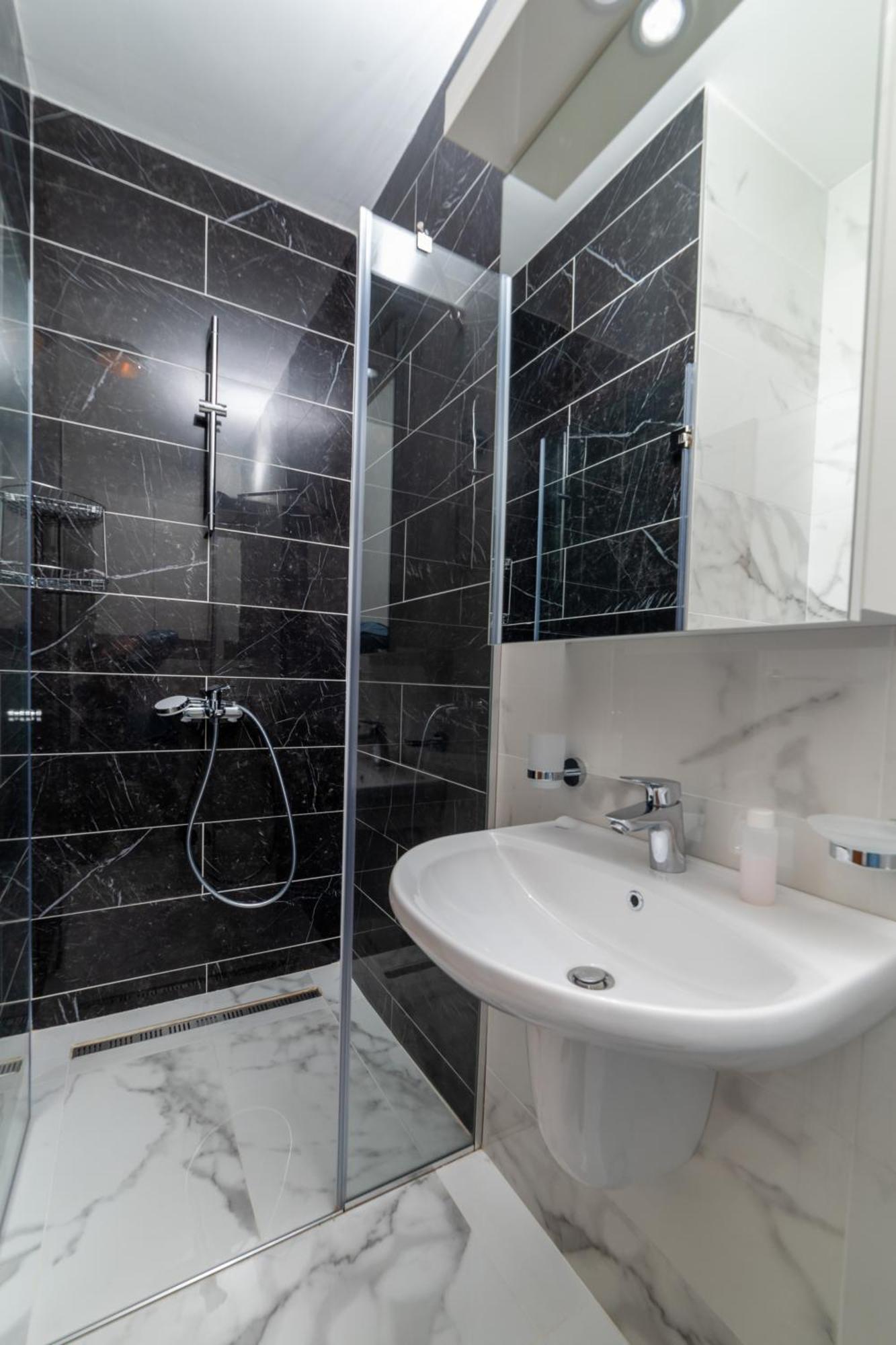 Modern Spacious Mediterranean New Building 48m2 Flat Free Parking Apartment