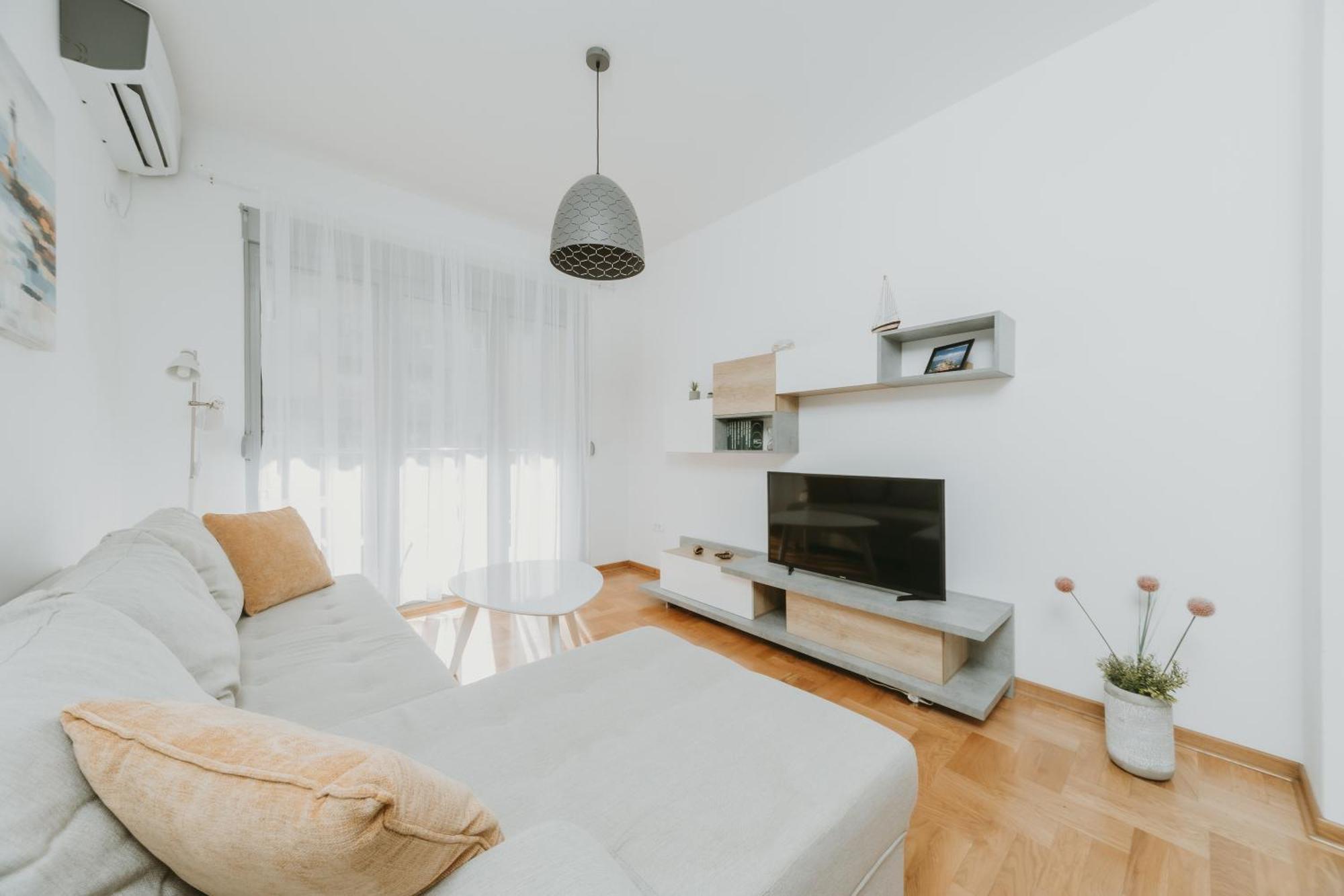 Modern Spacious Mediterranean New Building 48m2 Flat Free Parking Apartment