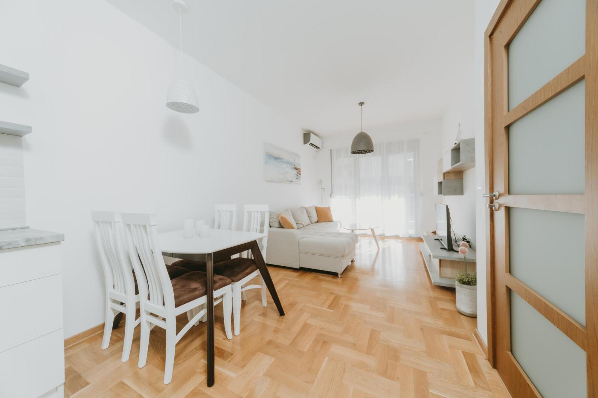 Modern Spacious Mediterranean New Building 48m2 Flat Free Parking