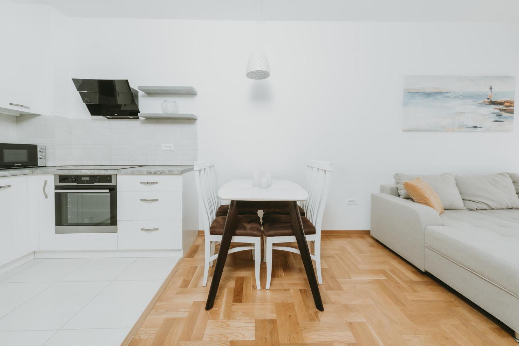 Modern Spacious Mediterranean New Building 48m2 Flat Free Parking Apartment Budva
